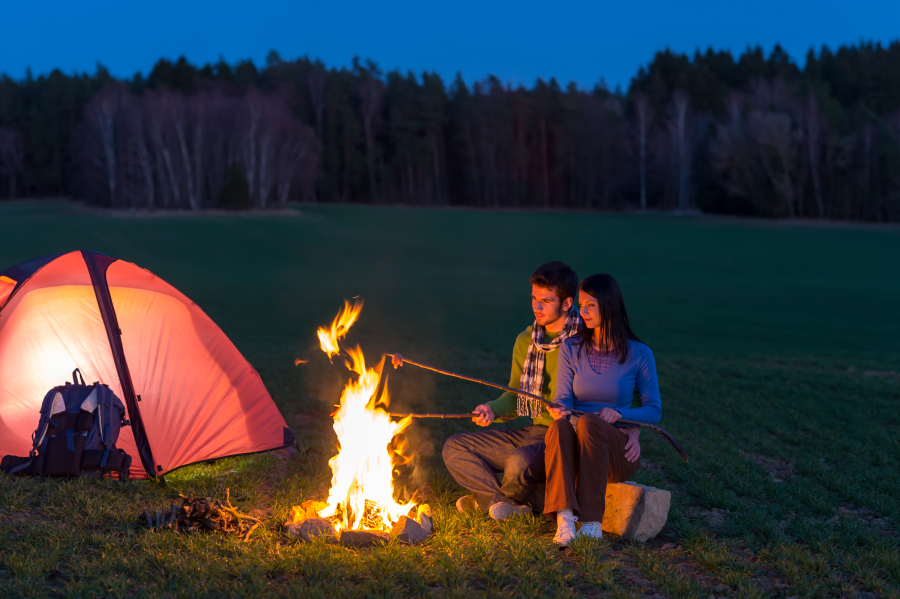 Wat zijn de huurmogelijkheden voor een camping in de buurt van het meer van Annecy?
